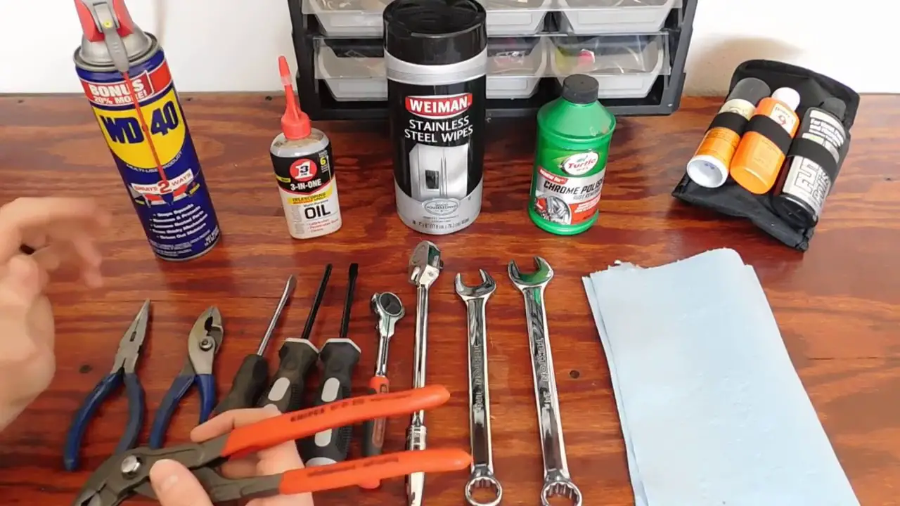 What is the Proper Way to Clean And Oil Hand Tools?